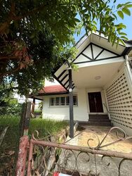 Sixth Avenue (D10), Terrace #544317791